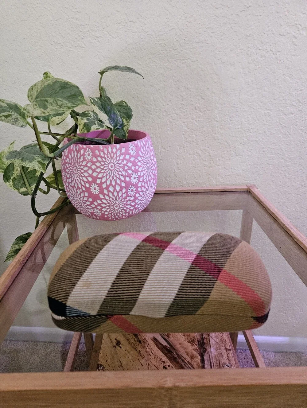 Burberry Nova check hard sunglass /glasses case made in Italy.